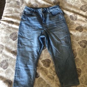 Curvy Stretch American Eagle Mom Jeans!